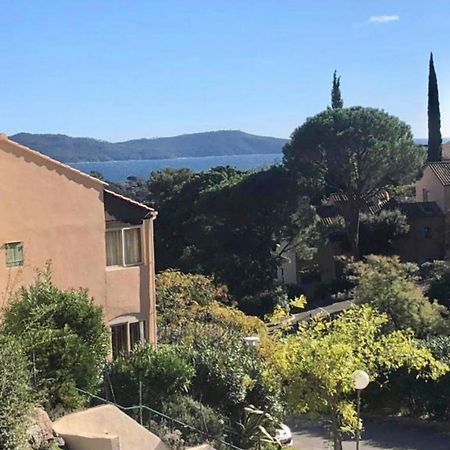 Cavalaire Vue Mer Au Loin Maisonnette Tout Equipee Pour 4 Personnes Avec Piscine Clim Wifi Velos Tv Barbecues Екстериор снимка