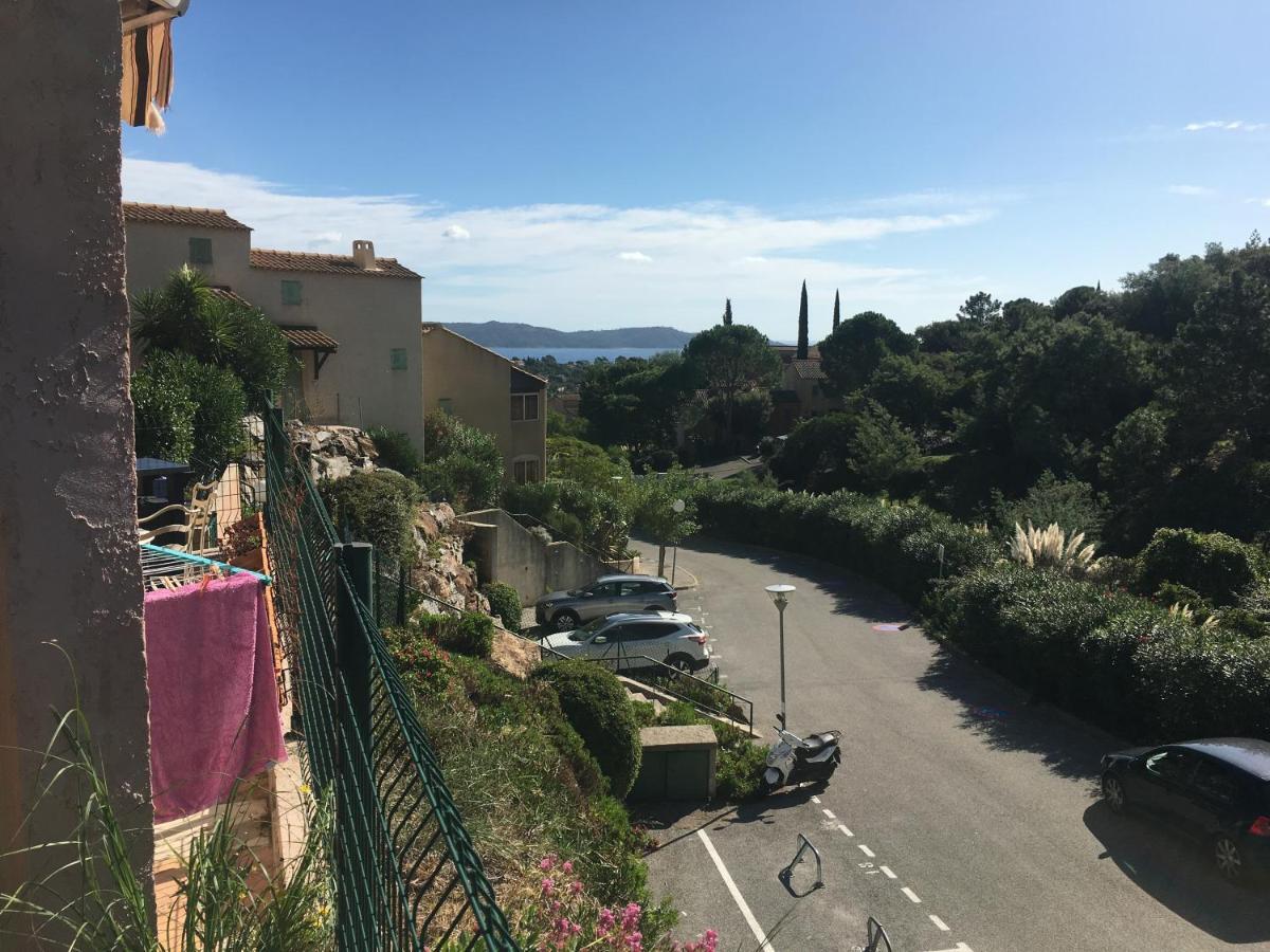 Cavalaire Vue Mer Au Loin Maisonnette Tout Equipee Pour 4 Personnes Avec Piscine Clim Wifi Velos Tv Barbecues Екстериор снимка