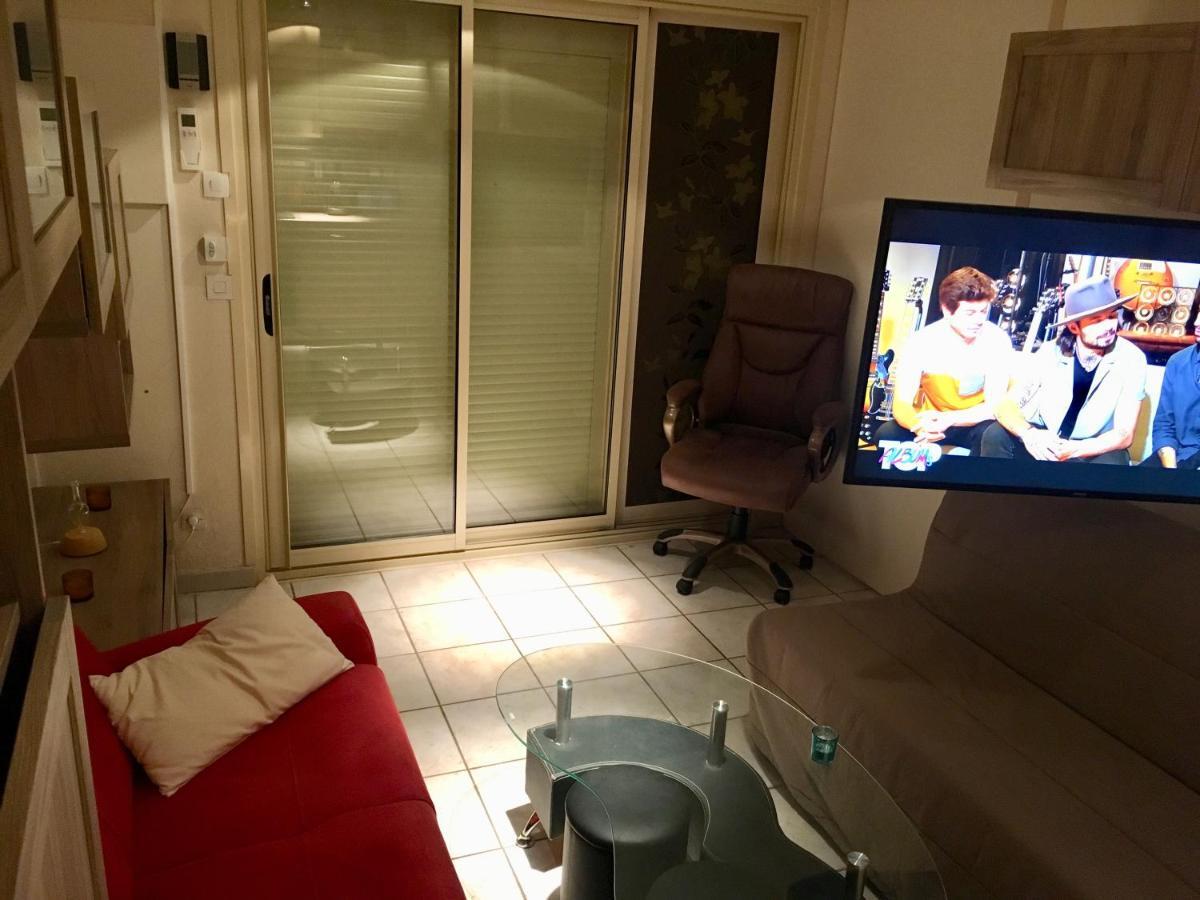 Cavalaire Vue Mer Au Loin Maisonnette Tout Equipee Pour 4 Personnes Avec Piscine Clim Wifi Velos Tv Barbecues Екстериор снимка
