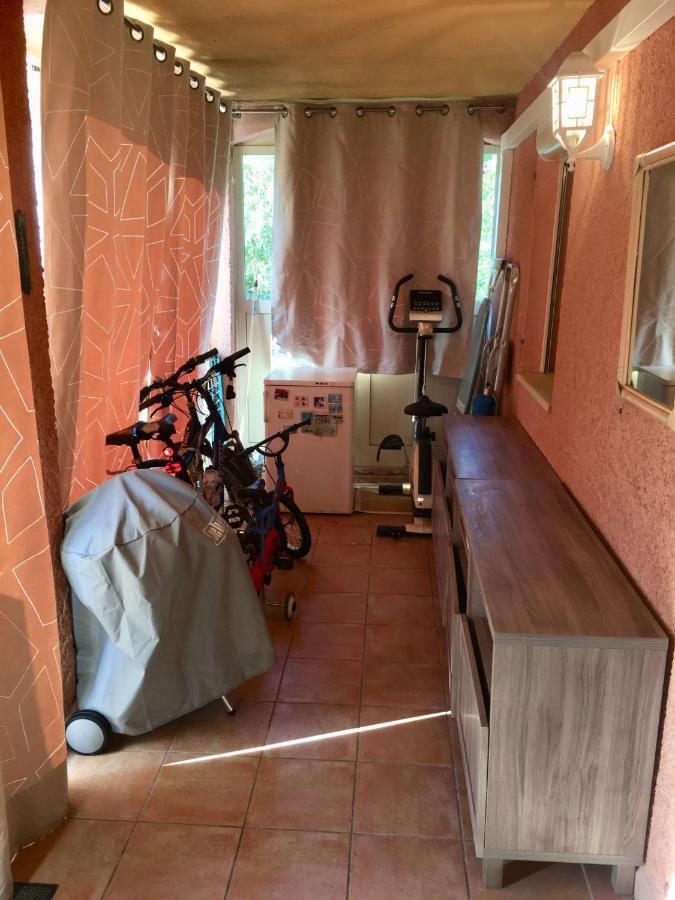 Cavalaire Vue Mer Au Loin Maisonnette Tout Equipee Pour 4 Personnes Avec Piscine Clim Wifi Velos Tv Barbecues Екстериор снимка