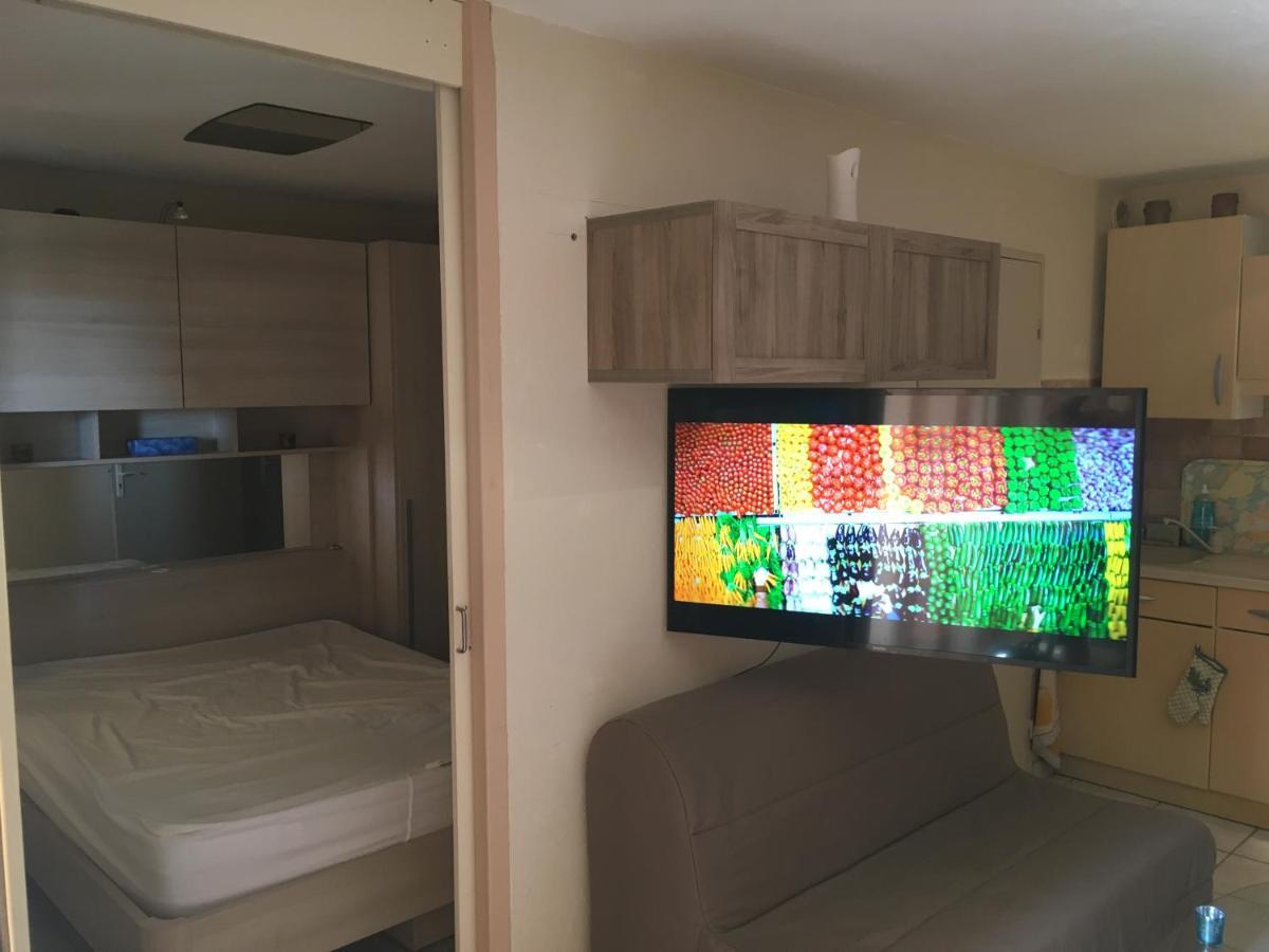 Cavalaire Vue Mer Au Loin Maisonnette Tout Equipee Pour 4 Personnes Avec Piscine Clim Wifi Velos Tv Barbecues Екстериор снимка