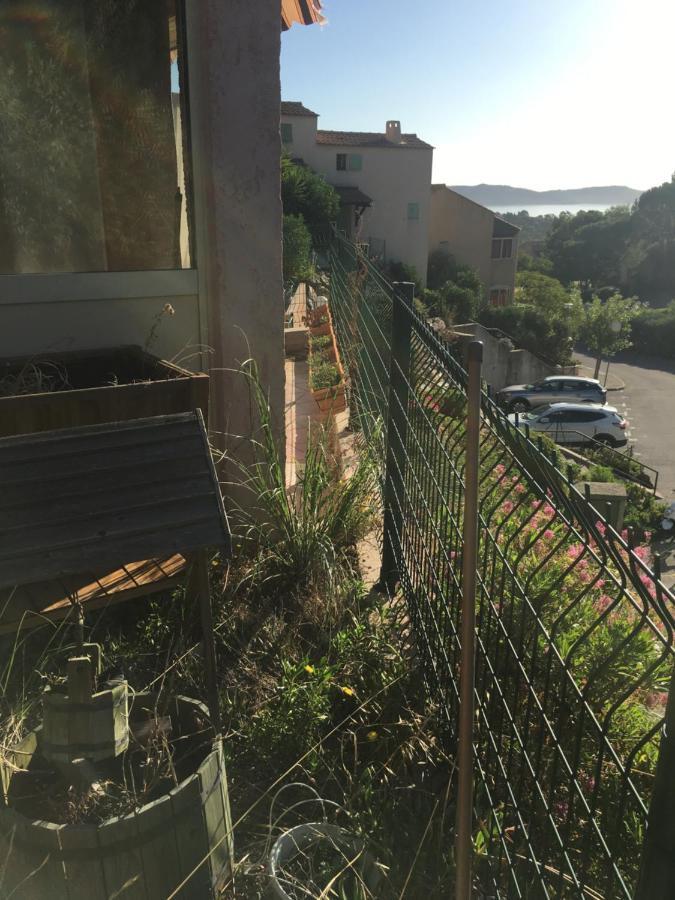Cavalaire Vue Mer Au Loin Maisonnette Tout Equipee Pour 4 Personnes Avec Piscine Clim Wifi Velos Tv Barbecues Екстериор снимка
