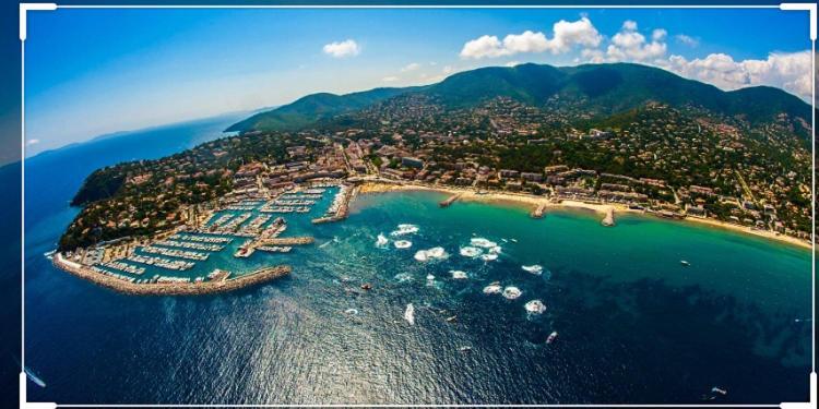 Cavalaire Vue Mer Au Loin Maisonnette Tout Equipee Pour 4 Personnes Avec Piscine Clim Wifi Velos Tv Barbecues Екстериор снимка