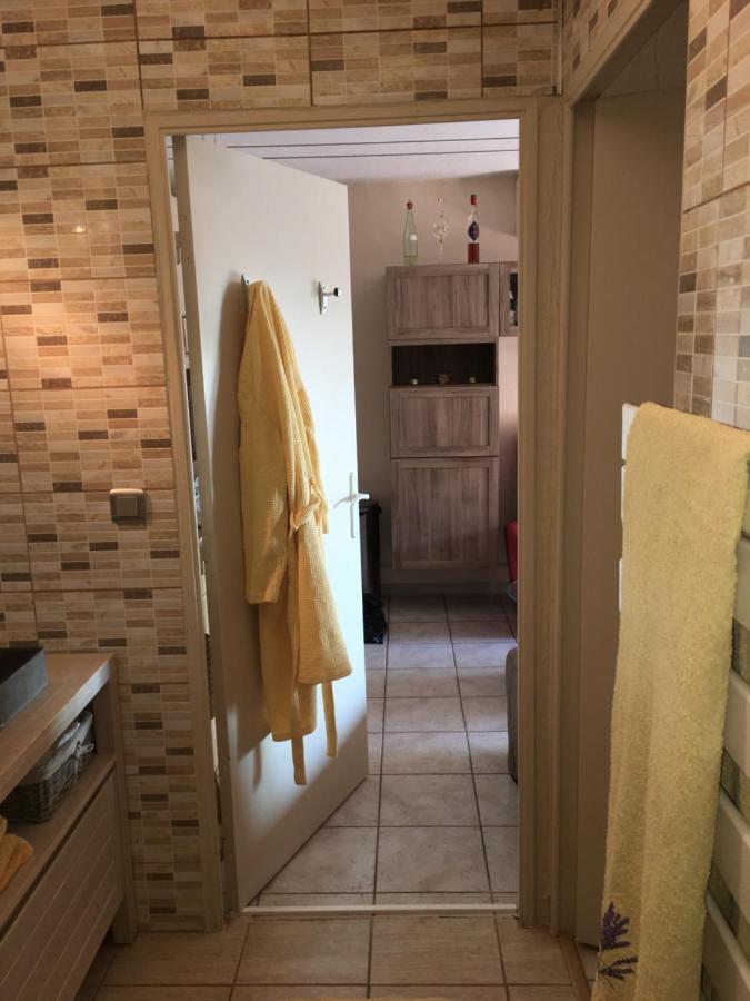 Cavalaire Vue Mer Au Loin Maisonnette Tout Equipee Pour 4 Personnes Avec Piscine Clim Wifi Velos Tv Barbecues Екстериор снимка